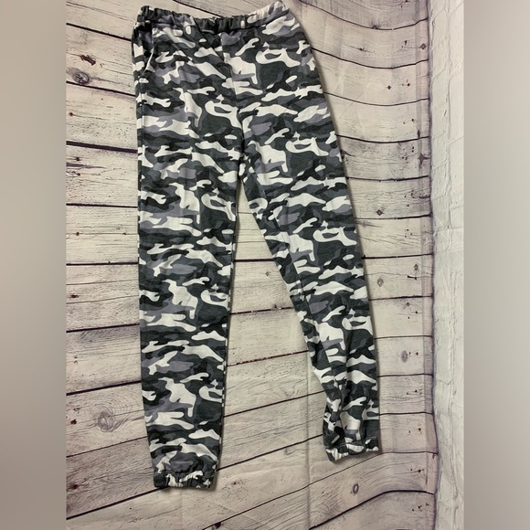 Fashion Nova Camo Set - Picture 2 of 3